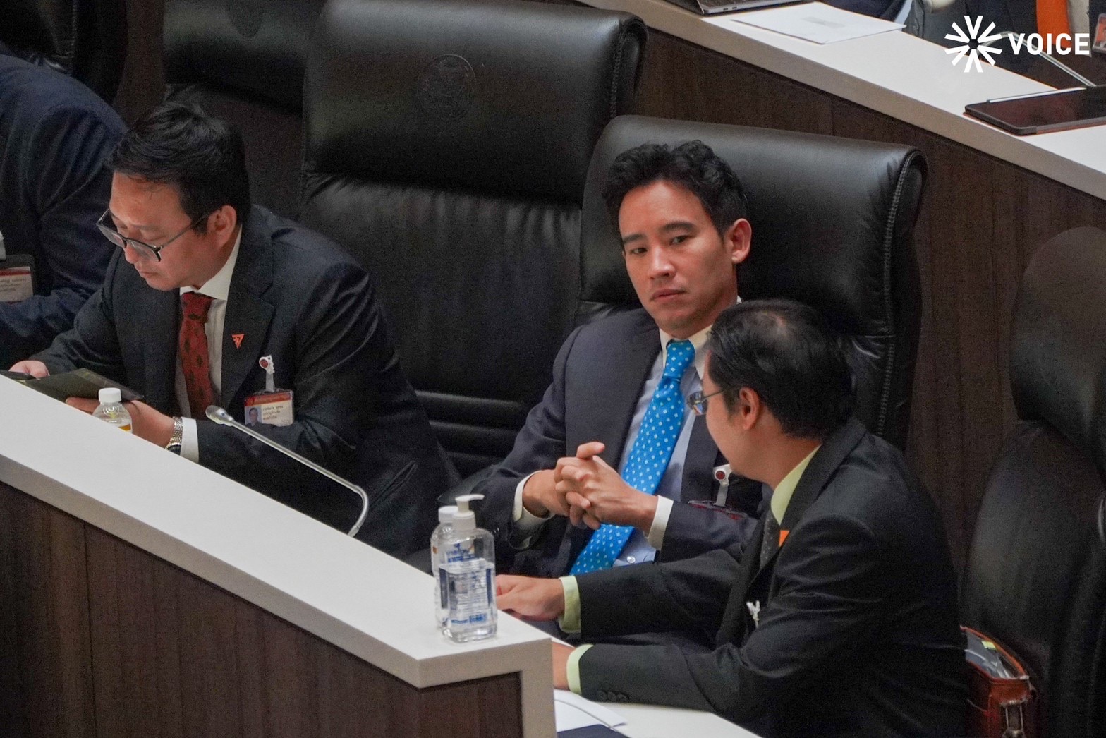 พิธา ประชุมรัฐสภา IMG_8470.jpeg