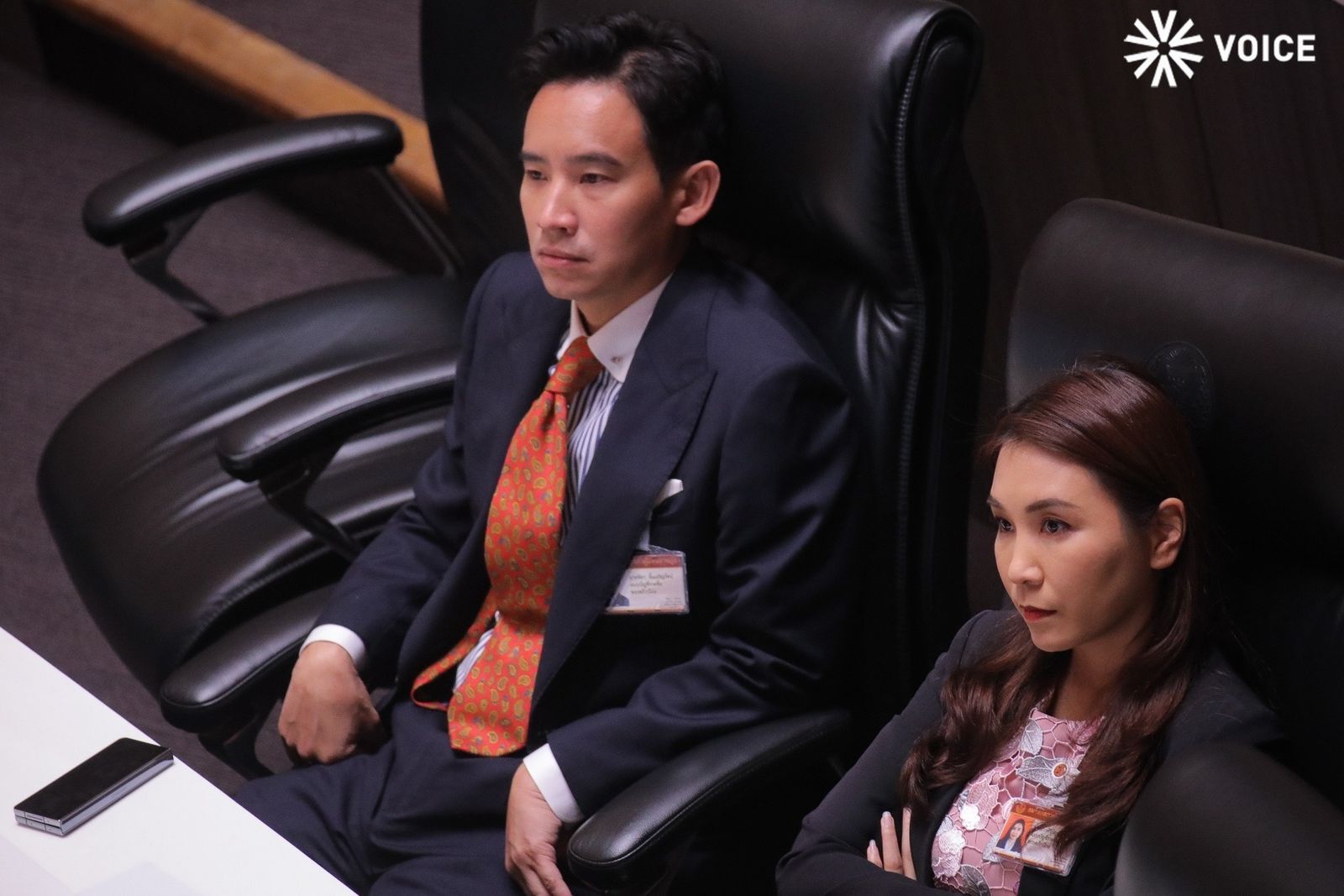 พิธา ศิริกัญญา ประชุมสภา IMG_7908.jpeg