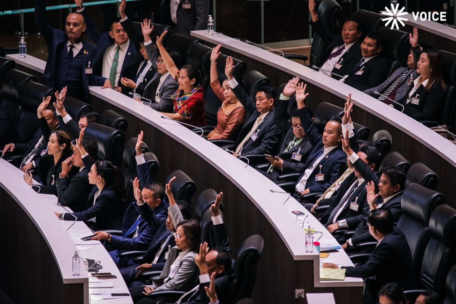 รวมไทยสร้างชาติ ภูมิใจไทย ประชุมรัฐสภา 30.jpeg