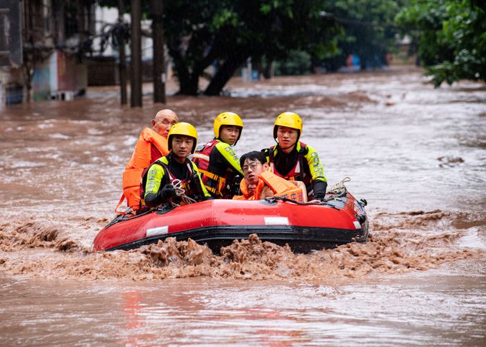 ‘สี’ วอนขอทุ่มทุกสรรพกำลัง ช่วยเหตุฝนถล่มน้ำท่วมในจีน