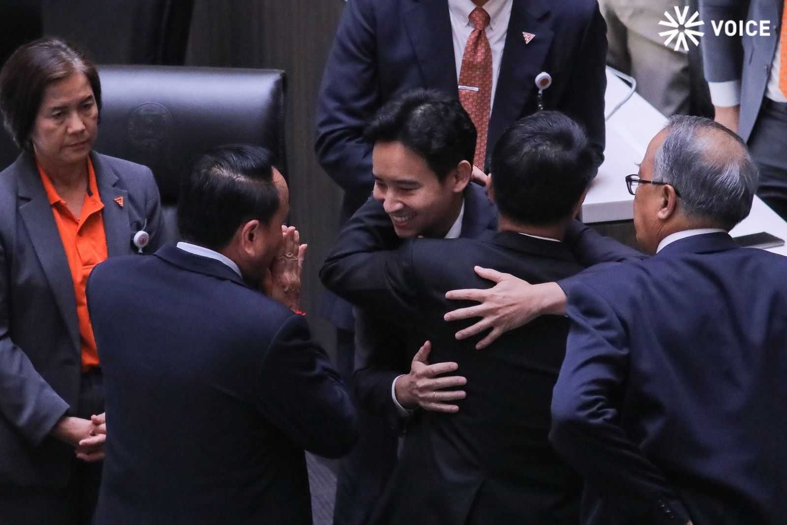 พิธา ประชุมรัฐสภา ชลน่าน 8545.jpeg