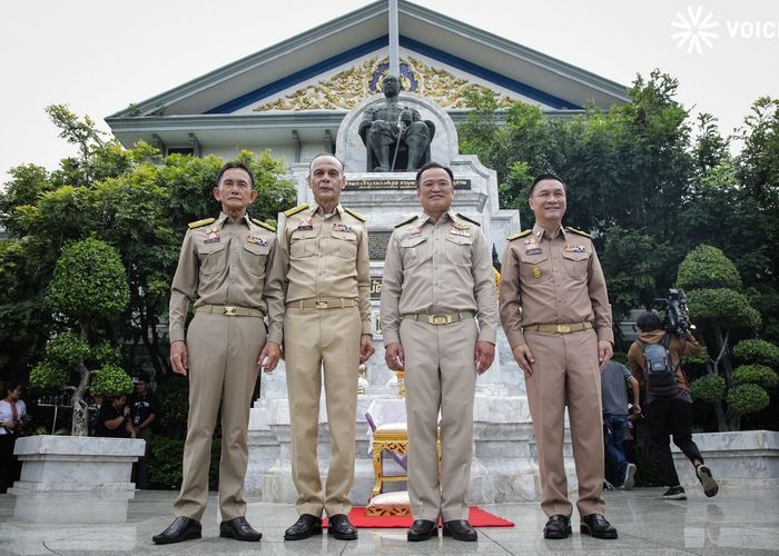 'อนุทิน' ควง 3 รมช.มหาดไทย เข้าเฝ้า 'สมเด็จพระสังฆราช' ก่อนเข้าทำงานวันแรก