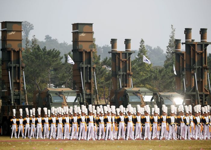เกาหลีใต้จัดพาเหรดโชว์อาวุธทหาร แสดงแสนยานุภาพครั้งแรกในรอบ 10 ปี