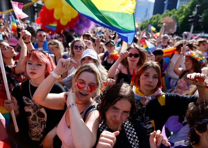 โปแลนด์หันเป็นมิตร LGBTQ+ ขึ้น พิธีกรทีวีประณามพฤติกรรมเหยียดในช่อง