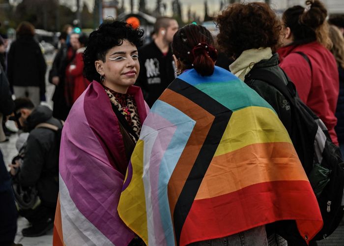 กรีซผ่านกฎหมายสมรสเท่าเทียม ชาติคริสต์ออร์โธดอกซ์แรกโอบรับ LGBTQ+