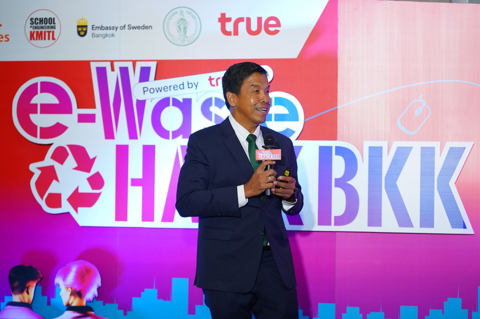 e-Waste-HACK-BKK-2024_2_ผู้ว่าราชการกรุงเทพมหานคร.jpg