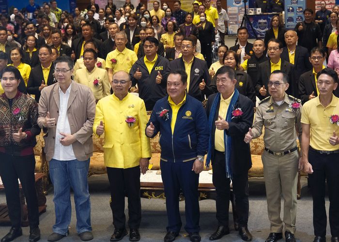 สุดคึกคัก! สส.เพื่อไทย-ไทยรวมพลัง ร่วมต้อนรับ ‘ทวี’ เปิดงานมหกรรมแก้หนี้-ตรวจเยี่ยมเรือนจํากลางอุบลราชธานี