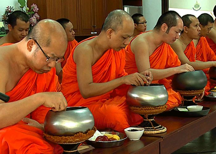 ใช้ภูมิปัญญาไทย ทำอาหารที่มีสมุนไพร ดูแลสุขภาพพระสงฆ์ ให้ห่างไกลโรคช่วงเข้าพรรษา