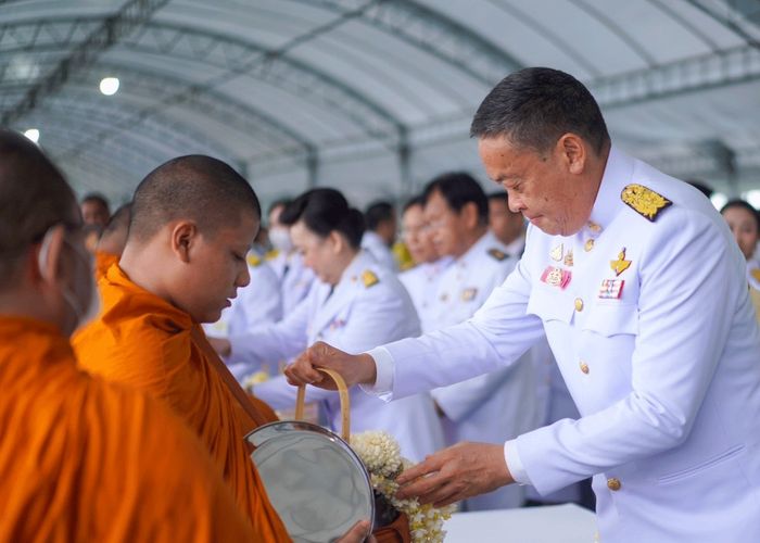 นายกรัฐมนตรีและภริยา เป็นประธานพิธีเจริญพระพุทธมนต์ และพิธีทำบุญตักบาตรถวายพระราชกุศล เนื่องในโอกาสพระราชพิธีมหามงคลเฉลิมพระชนมพรรษา 6 รอบ 28 กรกฎาคม 2567