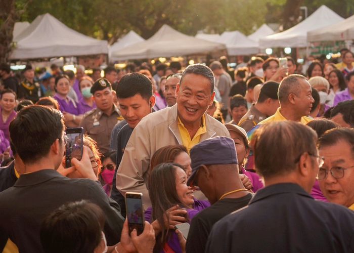 ‘ต้องมนต์เมืองเหนือ’ นายกฯเศรษฐา เดินตลาดนัดถนนคนเดินนครเชียงราย ร่วมรับประทานอาหารเย็นกับประชาชน