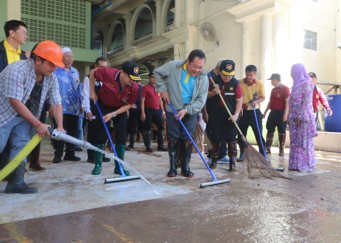 ‘ทวี สอดส่อง’ รมว.ยุติธรรม ลงพื้นที่เชียงใหม่ สั่งการกรมราชทัณฑ์ กระทรวงยุติธรรม เร่งฟื้นฟู-ช่วยเหลือประชาชนผู้ประสบอุทกภัย