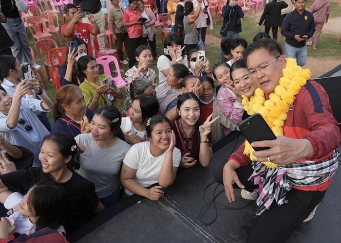 ‘คนอุดรฯ’ นับหมื่น แห่ให้กำลังใจ ‘ศราวุธ เพชรพนมพร’ - ‘แกนนำเพื่อไทย’ เปิดเวทีปราศรัยใหญ่เลือกตั้ง ‘นายก อบจ.อุดรธานี’