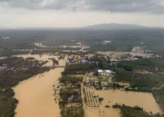 รัฐบาลสั่งด่วน ให้ ปภ. อนุมัติงบฉุกเฉินจังหวัดภาคใต้เร่งเข้าแก้ไขปัญหาเร่งด่วน และสั่งให้เสนอเพิ่มเติมให้ครม. ทราบทันที ในแต่ละพื้นที่