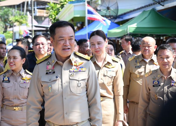 'อนุทิน' นำทีม มท.ลุย 'เกาะกูด' จ.ตราด ให้กำลังใจประชาชน ผู้ประกอบการ ย้ำ เกาะกูดเป็นดินแดนของไทยทุกตารางนิ้ว