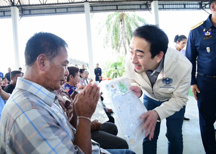 ‘เผ่าภูมิ’ รมช.คลัง ลุยแก้ปัญหาที่อยู่-ที่ดินทำกิน มอบสัญญาเช่าที่ราชพัสดุตามโครงการธนารักษ์เอื้อราษฎร์ จ.สระบุรี