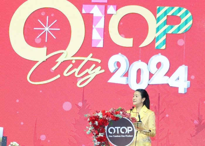 'ธีรรัตน์' เปิดงาน otop happy market หวังกระตุ้นสินค้า OTOP ภูมิปัญญา สู่ตลาดต่างชาติ ตั้งเป้ารายได้ 600 ล้านบาท