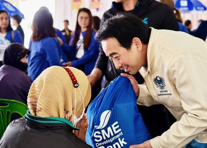 “เผ่าภูมิ” นำ SME Bank ลงใต้ มอบถุงน้ำใจน้ำท่วม พักหนี้ต้นและดอก 1 ปี สินเชื่อฉุกเฉิน 200,000 ไม่มีหลักประกัน