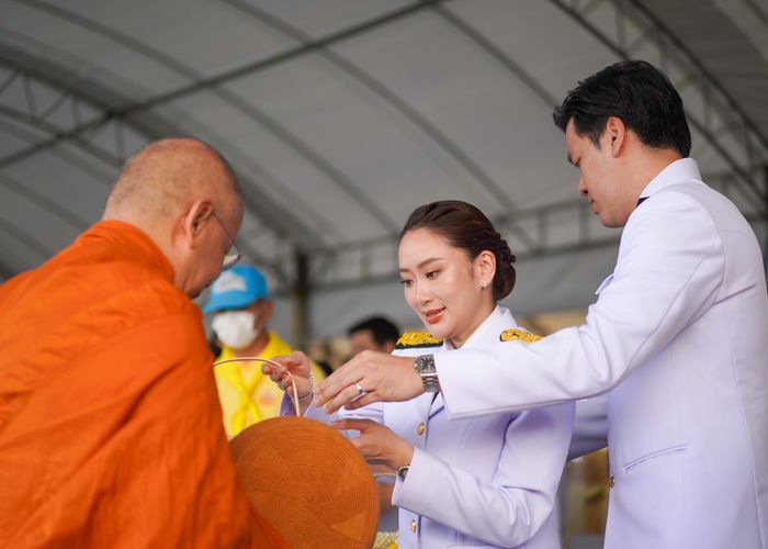 ​นายกฯและคู่สมรส เป็นประธานในพิธีพระสงฆ์เจริญพระพุทธมนต์ และทำบุญตักบาตร เนื่องในวันพ่อแห่งชาติ 5 ธันวาคม 2567