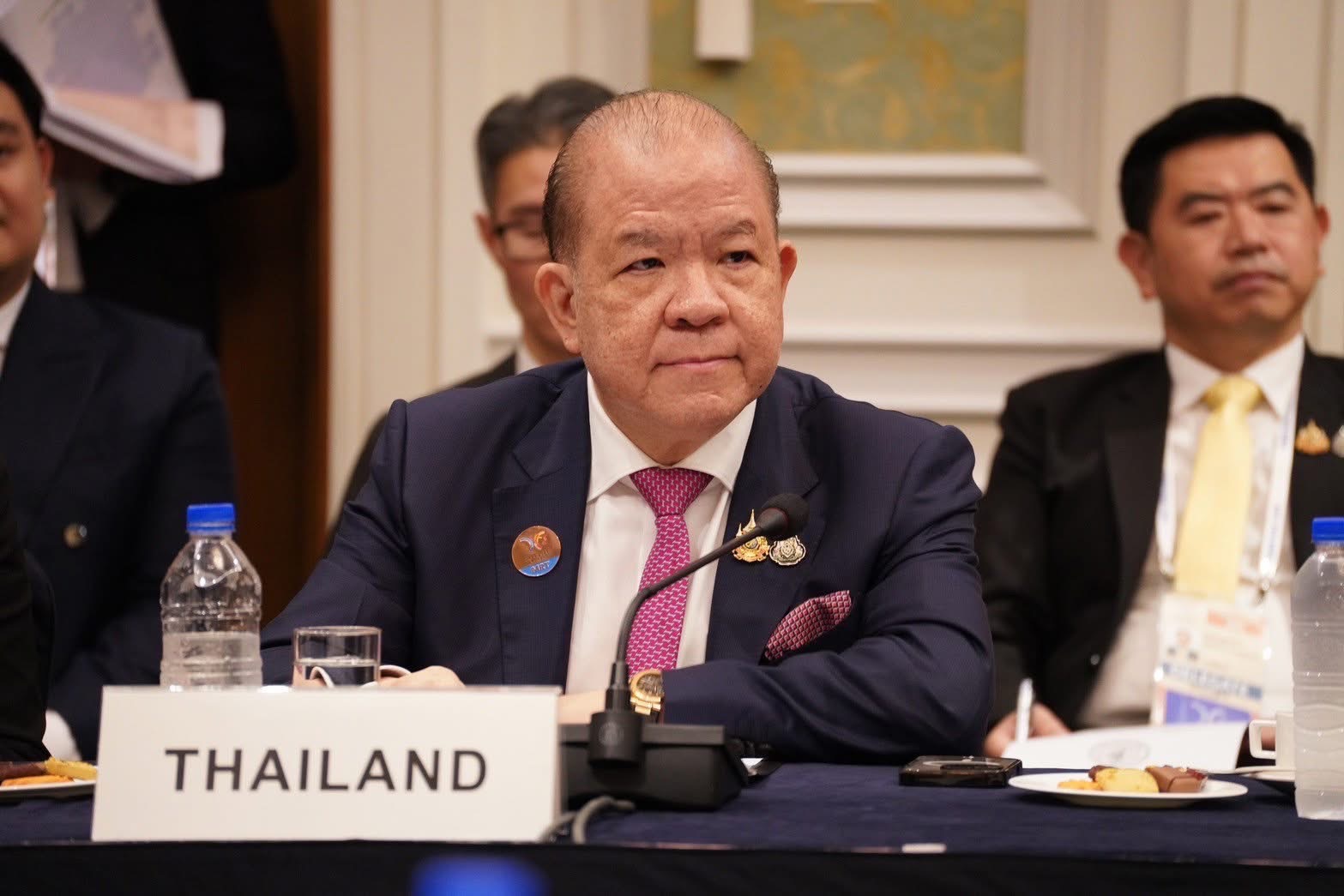 พิช้ย