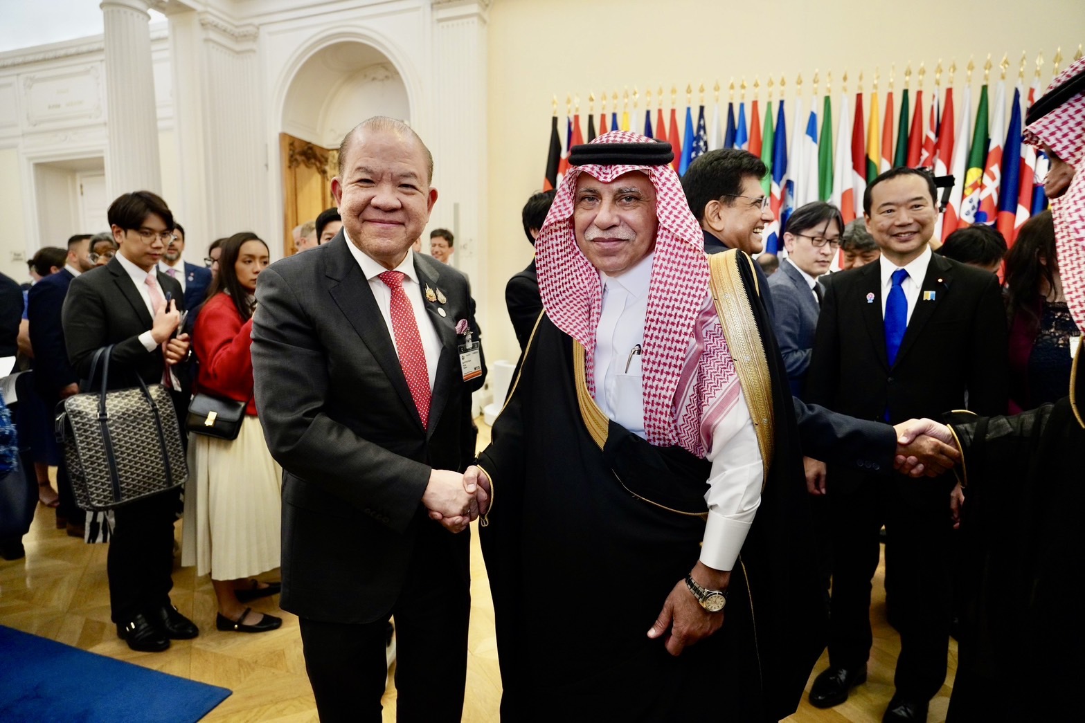 พิชัย นริพทะพันธุ์ 