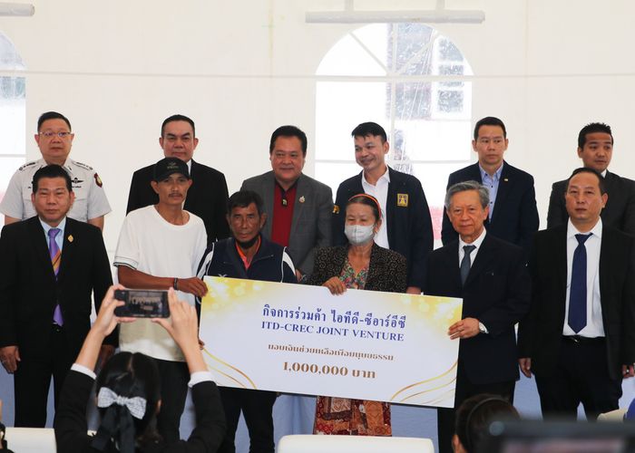 รมต.ทวี นำ สภาทนายความฯ, กรมคุ้มครองสิทธิ, กิจการร่วมค้า (อิตาเลียนไทย-ไชน่า เรลเวย์ นัมเบอร์10) มอบเช็คให้ทายาทผู้เสียชีวิตจากเหตุตึก สตง.ถล่ม เพิ่ม 40 ราย