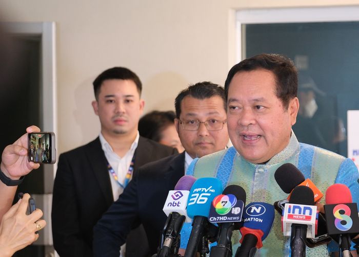 'ทวี' เผยที่ประชุมพรรคร่วมรัฐบาล เน้นแก้ปัญหาประชาชน แจงภาพ พล.อ.สุนัย และ พล.อ.นิพัทธ์ ร่วมหารือปราบยาเสพติด