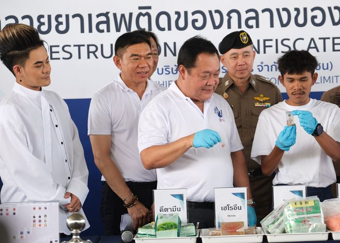 'ทวี' นำทีมเผายาเสพติดล็อตใหญ่ ย้ำเจตนารมณ์รัฐบาล มุ่งแก้ไขปัญหายาเสพติดให้เป็นรูปธรรม