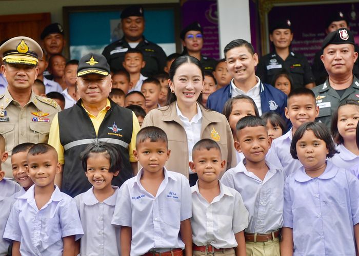 นายกฯ เยี่ยมโรงเรียน ตชด.ประชารัฐบำรุง 1 ขอบคุณทุกภาคส่วนเตรียมความพร้อมหลุมหลบภัย แผนเผชิญเหตุ ย้ำรัฐบาลสนับสนุนทุกมิติ