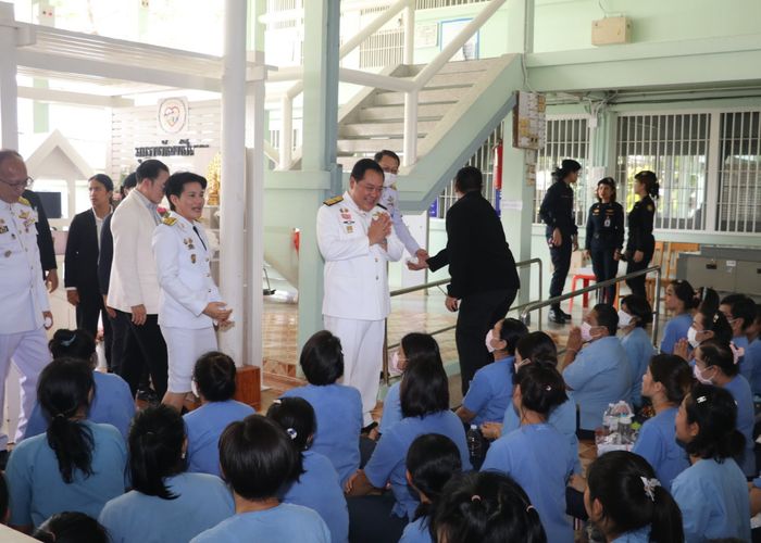 'รมต.ทวี' เปิดกิจกรรมกำลังใจไร้กำแพง ให้ผู้ต้องขังระหว่างพิจารณาคดีพบครอบครัว ทนายตั้มตัวแทนผู้ต้องขังฯ กล่าวขอบคุณ-ชื่นชมนโยบาย