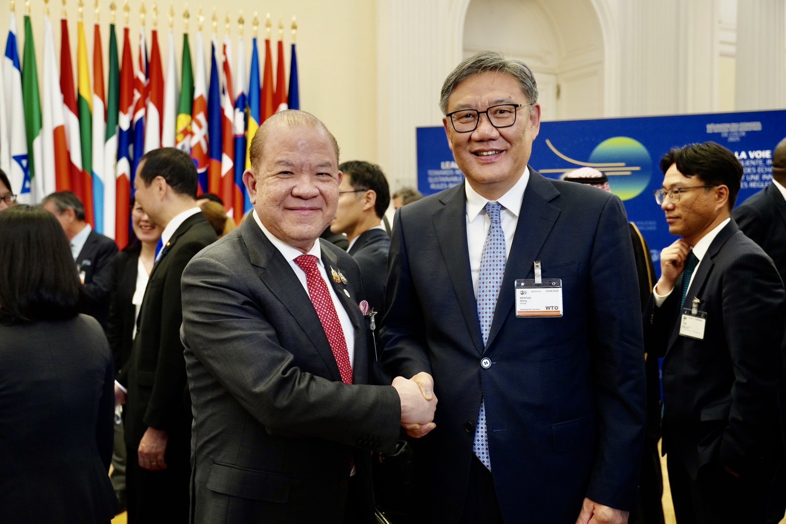 พิชัย นริพทะพันธุ์ 