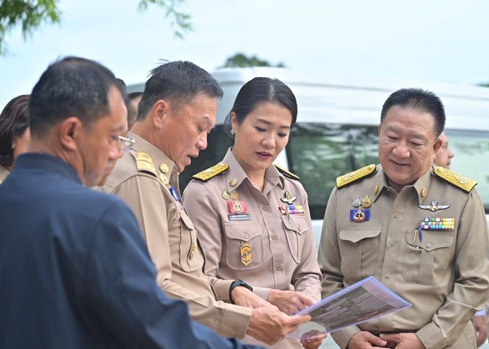 'ธีรรัตน์' นำทีมลงพื้นที่นครสวรรค์ ระดมทีมกรมโยธาฯ แก้ปัญหาน้ำน่านกัดเซาะตลิ่ง