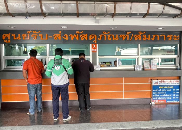 'บขส.' พร้อมให้บริการศูนย์รับ - ส่งพัสดุภัณฑ์ในภูมิภาค 16 แห่ง และสถานีเดินรถ บขส. 93 แห่งทั่วประเทศ เตรียมจับมือไปรษณีย์ไทยส่งของถึงบ้าน