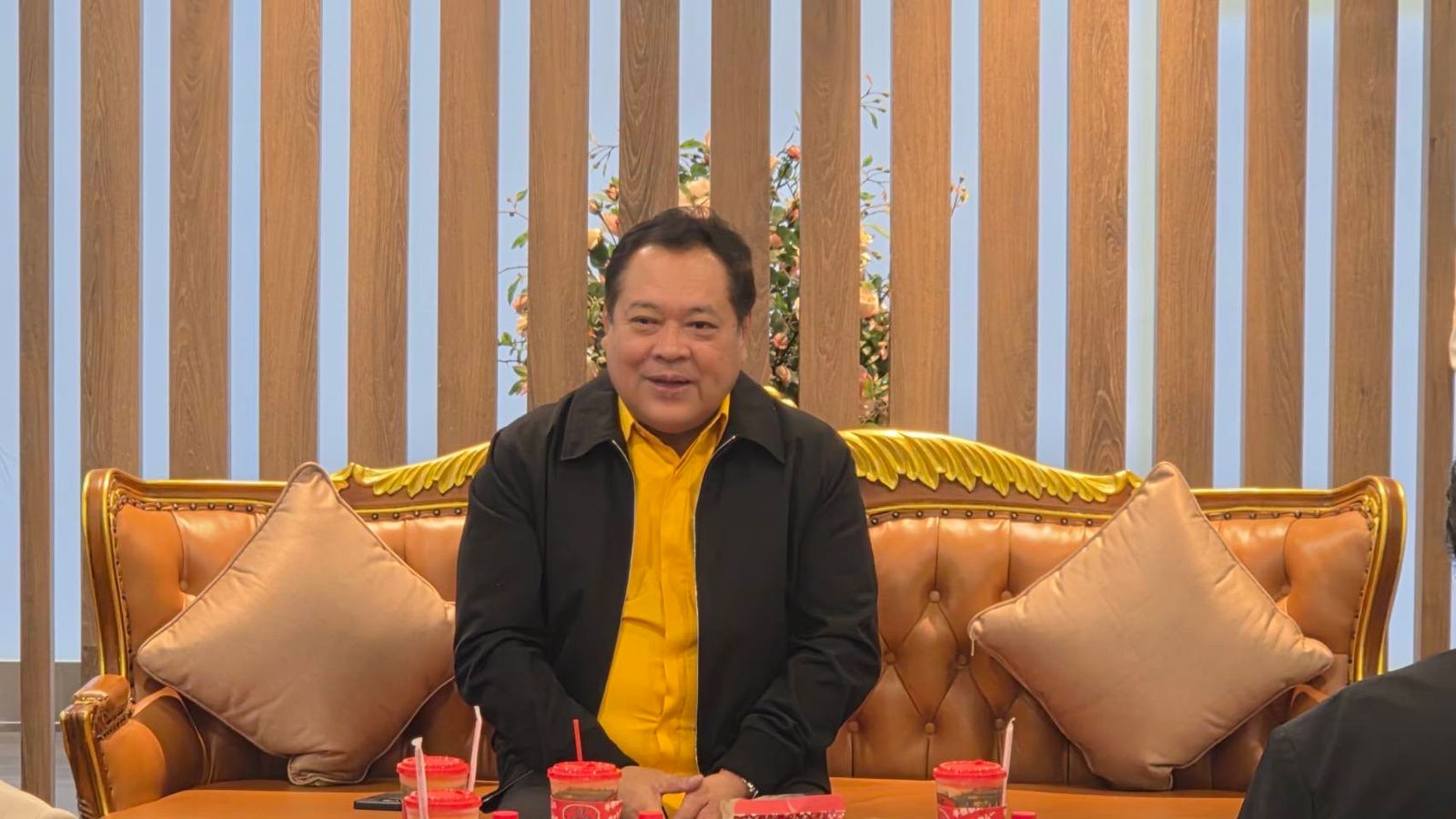 พันตำรวจเอก ทวี สอดส่อง รัฐมนตรีว่าการกระทรวงยุติธรรม เ