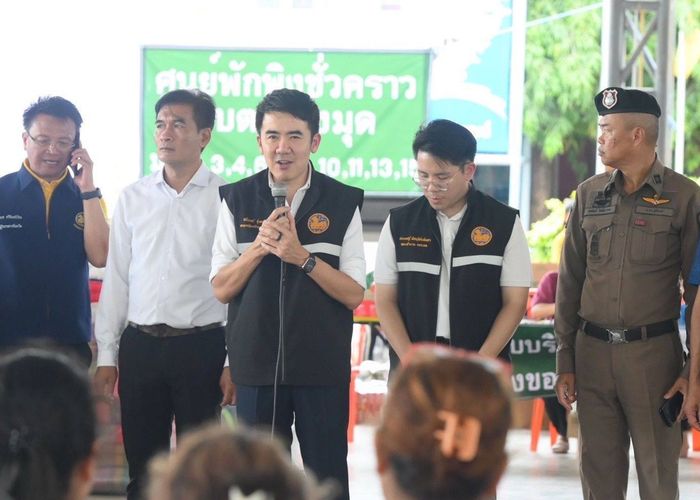 'ชนินทร์' เลข มท.1 เยี่ยมให้กำลังใจประชาชน-เจ้าหน้าที่ ศูนย์พักพิงในพื้นที่ อ.ปราสาท จ.สุรินทร์ ย้ำ รัฐบาลไม่ทอดทิ้งประชาชน