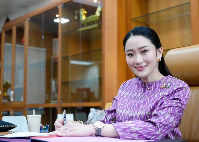'นายกฯแพทองธาร' สักการะสิ่งศักดิ์สิทธิ์ประจำ วธ. เริ่มภารกิจขับเคลื่อนงานวัฒนธรรม ในตำแหน่ง รมว.วัฒนธรรม