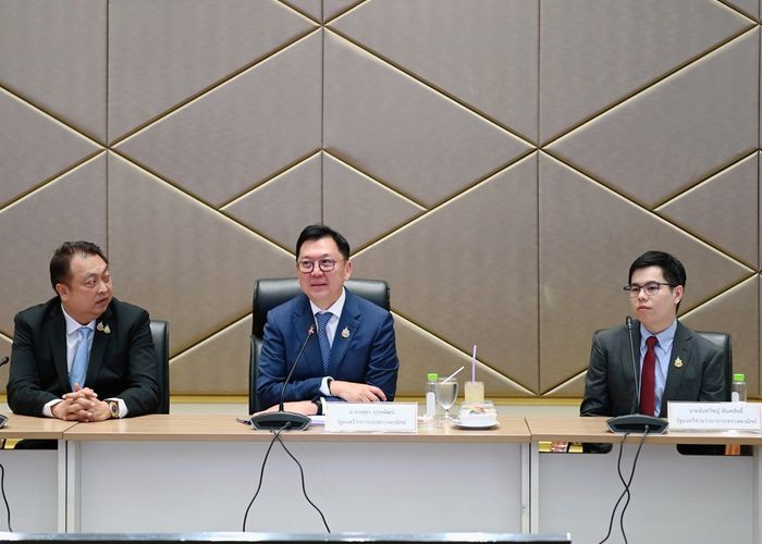 'จตุพร' ควง 'สุชาติ–ฉันทวิชญ์' มอบ 10 ภารกิจเร่งด่วนกระทรวงพาณิชย์ ขับเคลื่อนเศรษฐกิจ แก้ปัญหาปากท้อง ฟื้นความเชื่อมั่น