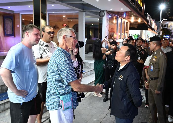 ‘สรวงศ์’ รมว.ท่องเที่ยวฯ พร้อมทีมผู้บริหารลุย Walking Street พัทยา ตรวจความปลอดภัย-รับฟังผู้ประกอบการ ย้ำ! "ประเทศไทยปลอดภัย"