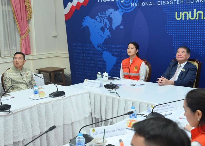 'ภูมิธรรม - ธีรรัตน์' ประชุม War room ติดตามผลกระทบพายุวิภา พร้อมให้ความช่วยเหลือประชาชนอย่างทันท่วงที