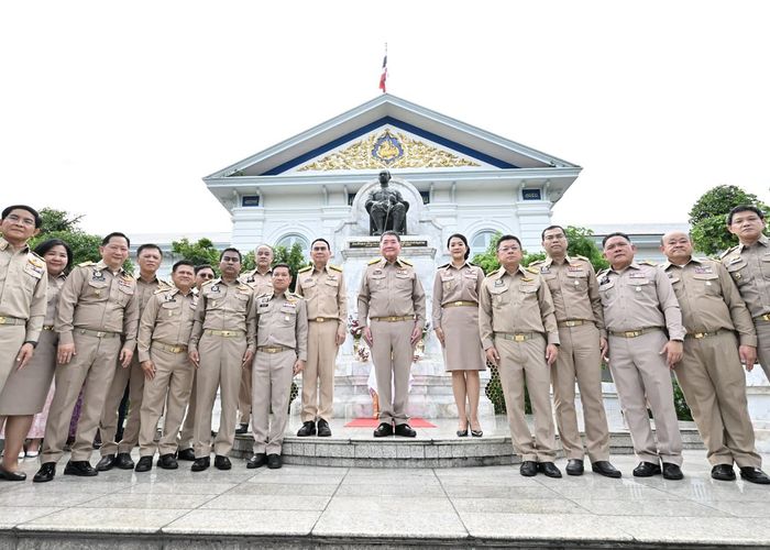 มท.1 'ภูมิธรรม' พร้อมด้วย รมช.มท. 'เดชอิศม์' เข้าปฏิบัติหน้าที่กระทรวงมหาดไทยวันแรก