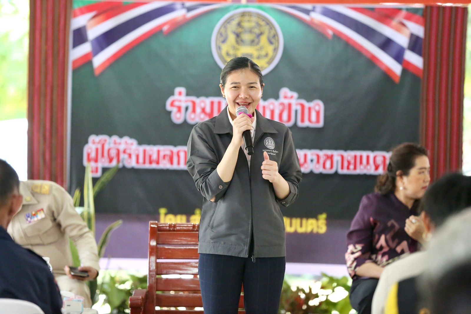 จิราพร สินธุไพร รัฐมนตรีประจำสำนักนายกรัฐมนตรี ลง