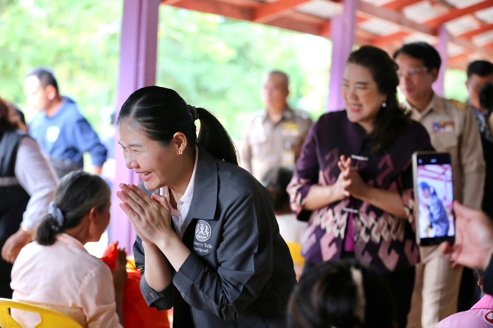 จิราพร สินธุไพร รัฐมนตรีประจำสำนักนายกรัฐมนตรี ลง
