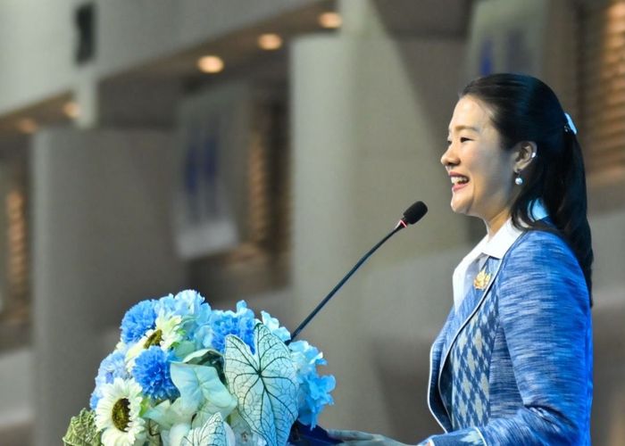 'ธีรรัตน์' มอบรางวัลสตรีผู้ขับเคลื่อนงานบำบัดทุกข์ บำรุงสุขดีเด่น