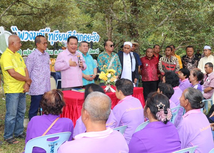 'ทวี' รมว.ยุติธรรม เปิดมหกรรมต้อนรับฮิจเราะห์ 1447 ร่วมกวนขนมอาซูรอ พบปะกลุ่มมวลชน เยาวชน-ชาวบ้าน-กลุ่มเกษตรกรชาวสวนทุเรียน แห่ต้อนรับ