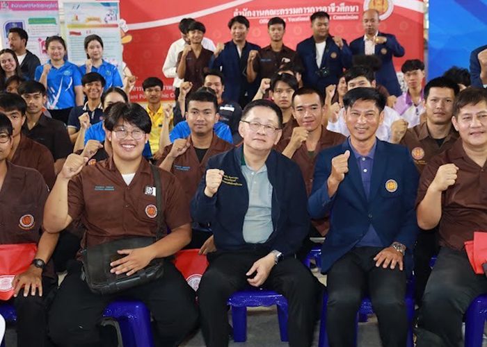 'ประเสริฐ' ลงพื้นที่สุราษฏร์ ติดตามการพัฒนาทักษะความรู้เพื่อขับเคลื่อนและยกระดับกำลังคนดิจิทัลระดับอำเภอ