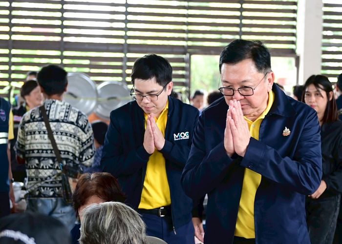 'จตุพร-ฉันทวิชญ์' ลงพื้นที่อุบลราชธานี มอบถุงยังชีพ 1,000 ชุด เยี่ยมผู้ประสบภัยชายแดนไทย–กัมพูชา