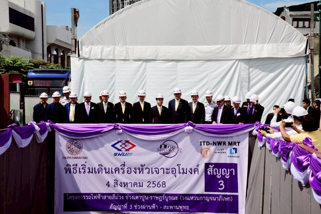 สุริยะ จึงรุ่งเรืองกิจ รองนายกรัฐมนตรีและรัฐมนตรีว่าการกระทรวงคมนาคม 