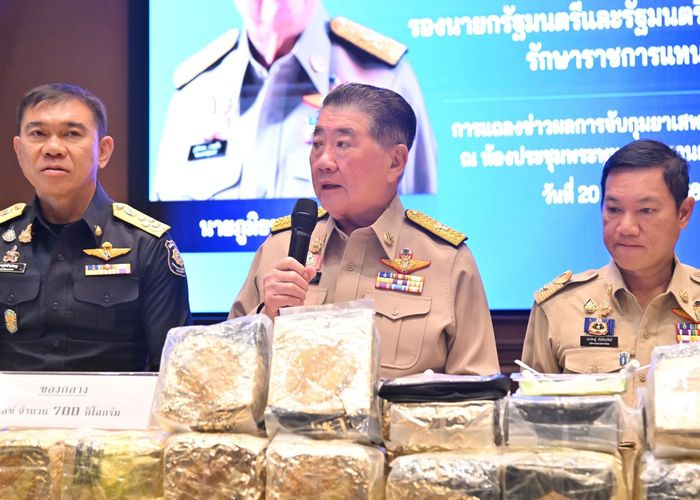 'ภูมิธรรม' นำแถลงข่าวจับกุมผู้ค้ายาเสพติดรายสำคัญพร้อมของกลางยาไอซ์ 700 กิโลกรัม