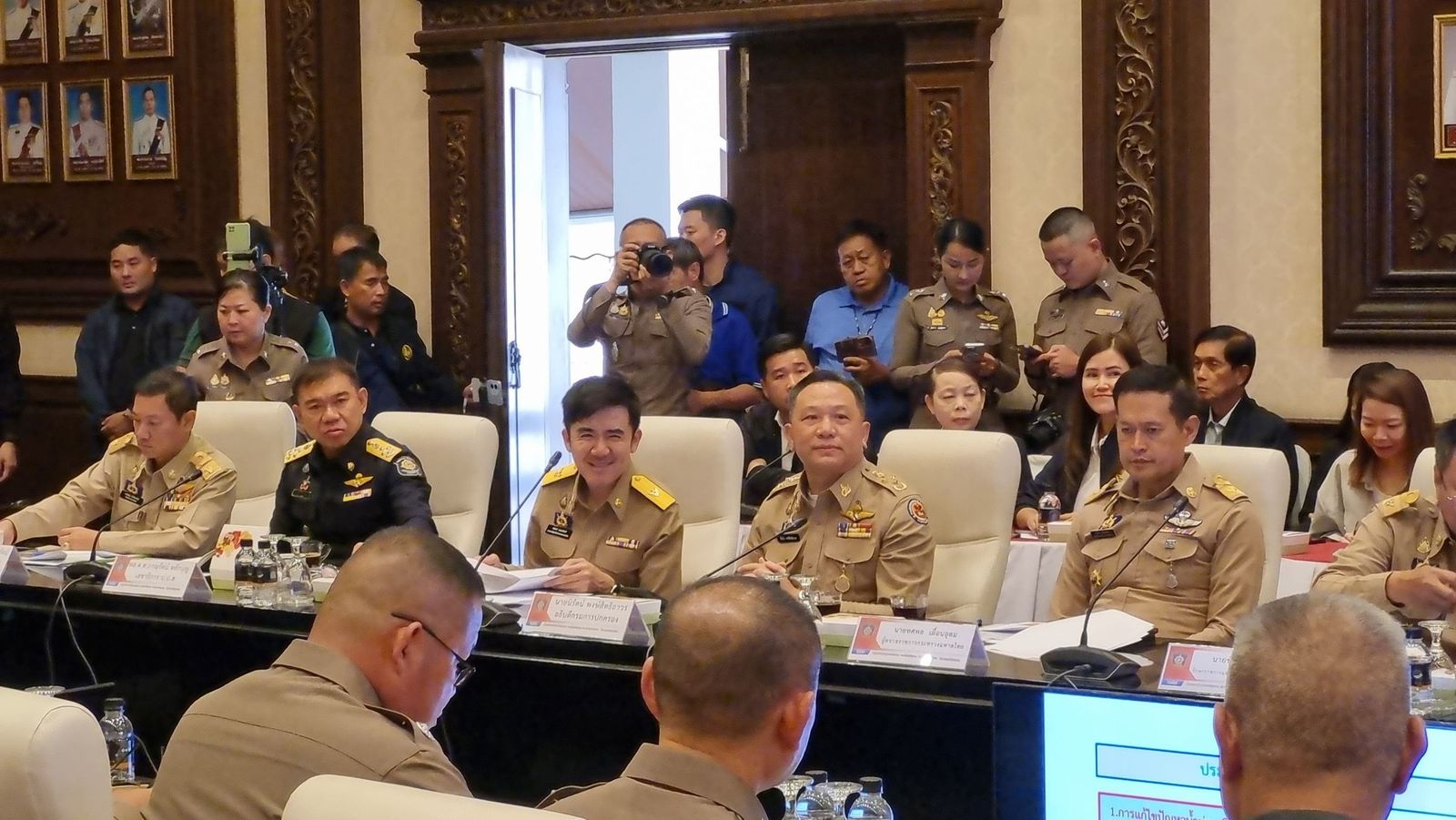 มอบนโยบายและติดตามการแก้ไขปัญหายาเสพติดในพื้นที่จังหวัดเชียงใหม่ 