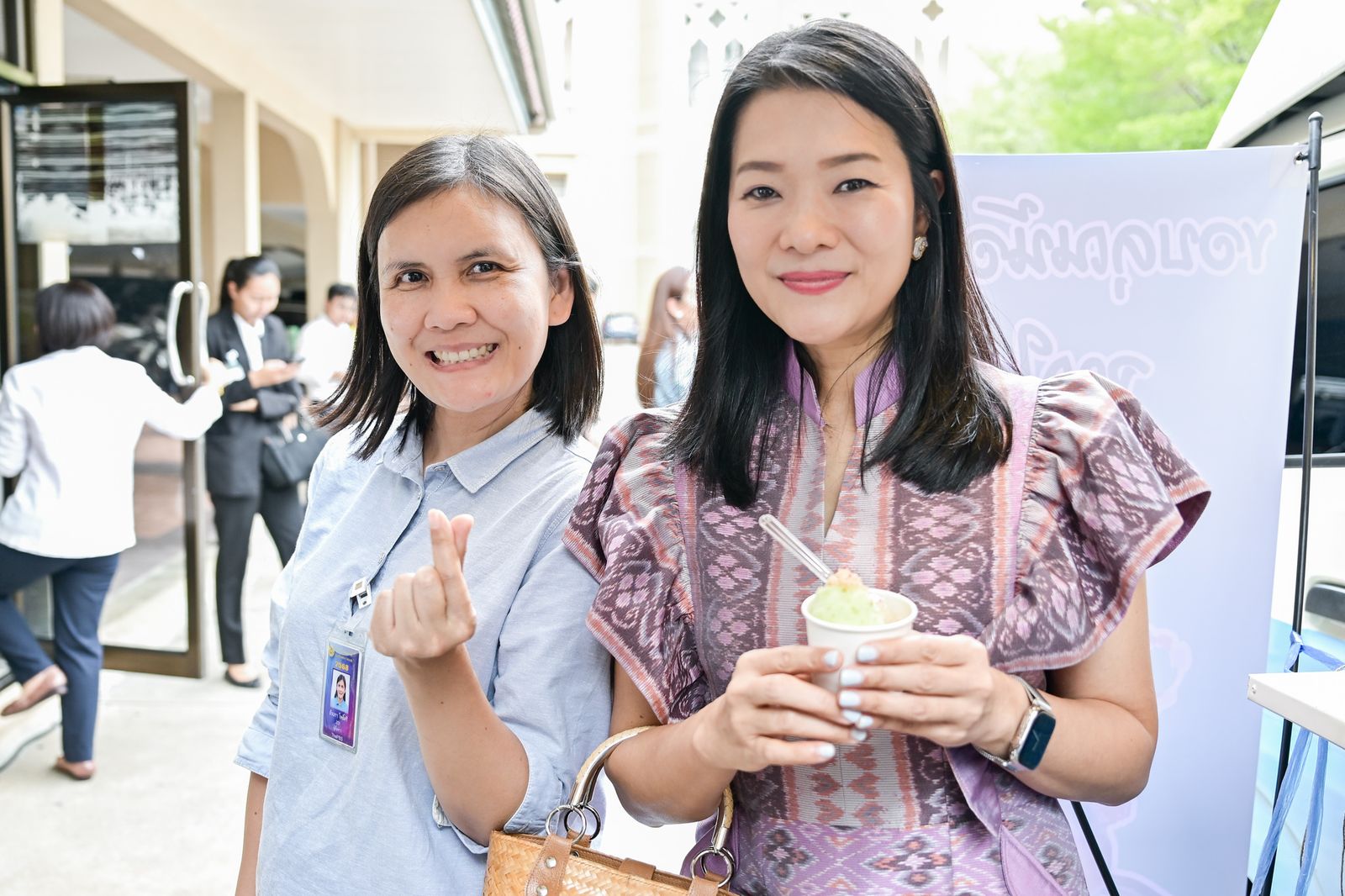 นายภูมิธรรม เวชยชัย รองนายกรัฐมนตรีและรัฐมนตรีว่าการกระทรวงมหาดไทย ปฏิบัติหน้าที่แทนนายกรัฐมนตรี ร่วมรับประทานอาหารกลางวันกับตัวแทนสื่อมวลชน