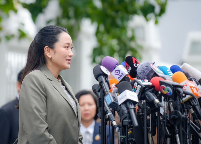 ครอบครัวชินวัตรน้อมรับคำพิพากษาศาลฎีกาฯ 'แพทองธาร' เผย  'ทักษิณ' ยังมีกำลังใจดี